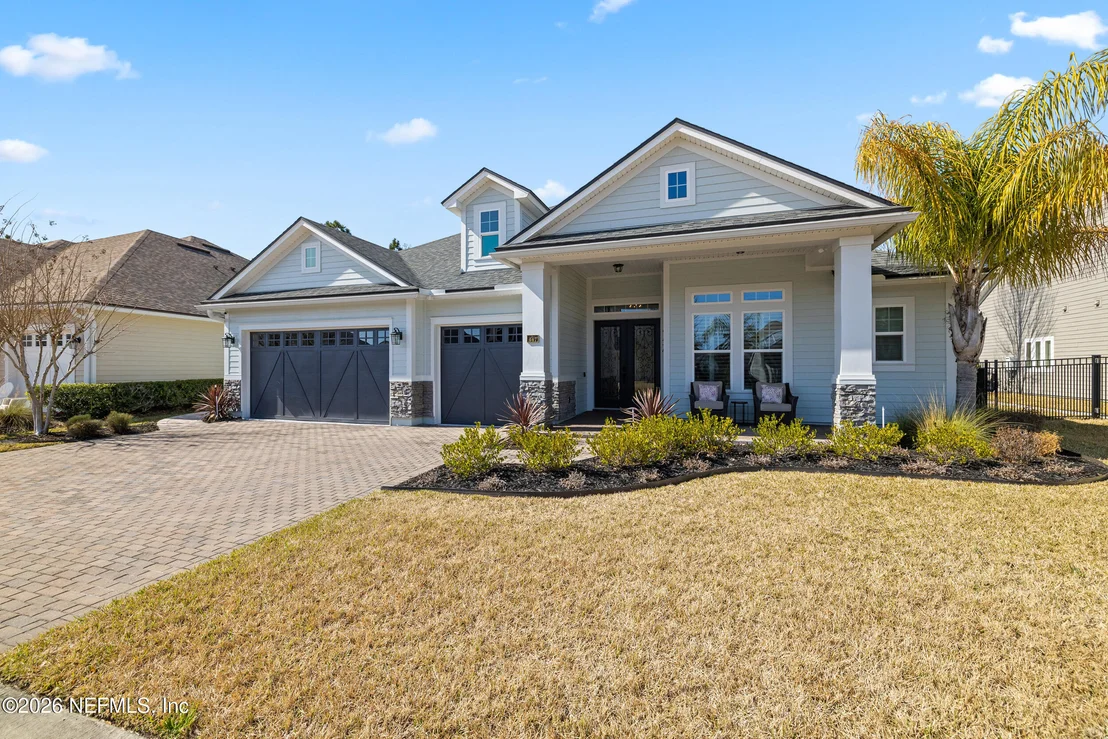 Photo of 447 GLENNEYRE Circle