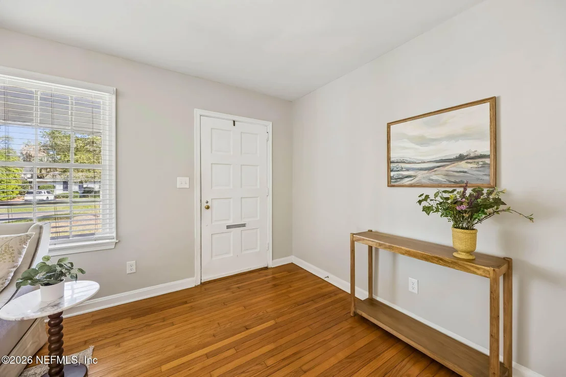 Photo of 4844 ALGONQUIN Avenue