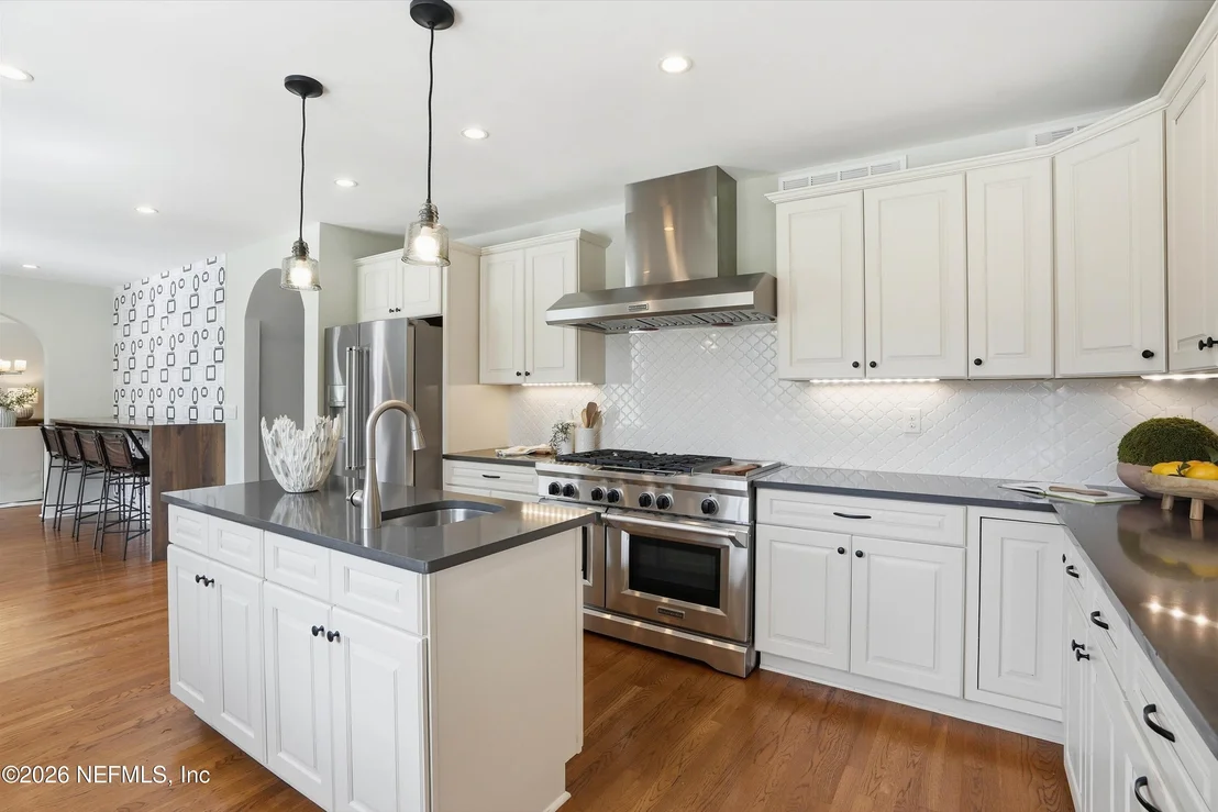 Photo of 1052 HOLLY Lane