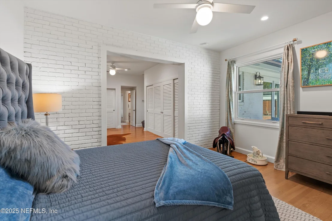Photo of 2525 LAUREL Road