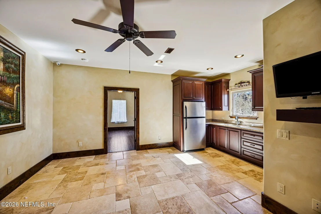 Photo of 3533 CREST Street