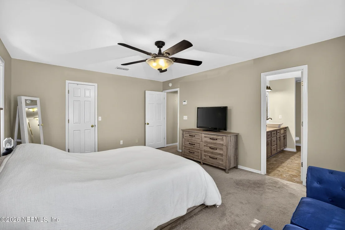 Photo of 8221 FOREST Court
