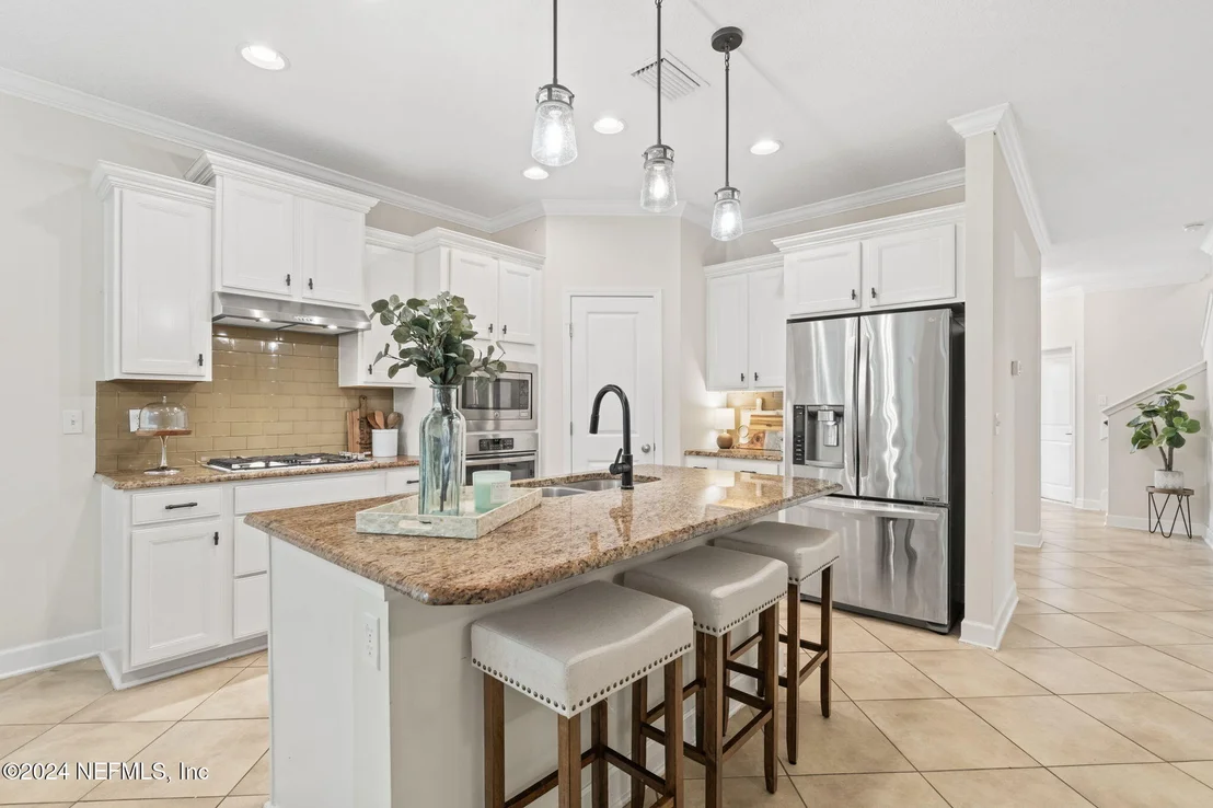 Photo of 237 SPRING PARK Avenue