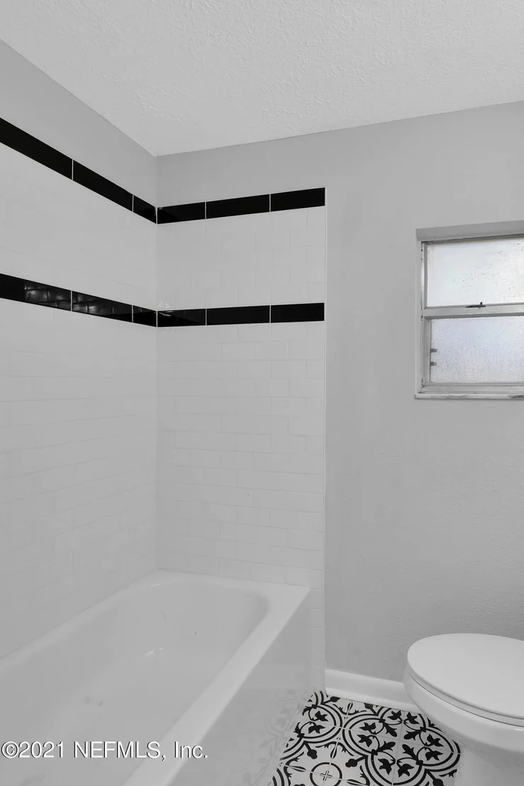 Photo of 390 WOODSIDE Drive