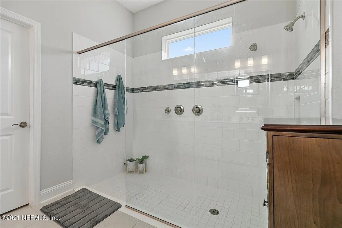 Photo of 105 OAK SHADOW Place