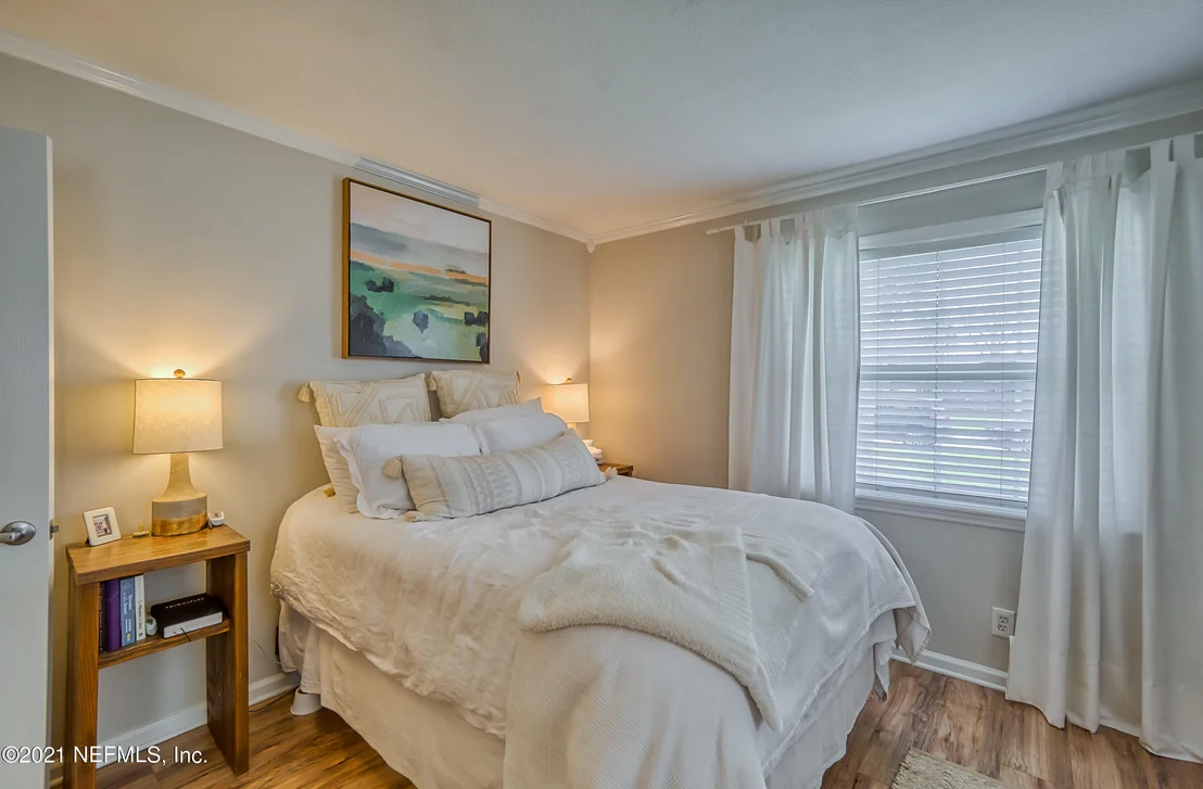 Photo of 412 WHITING Lane