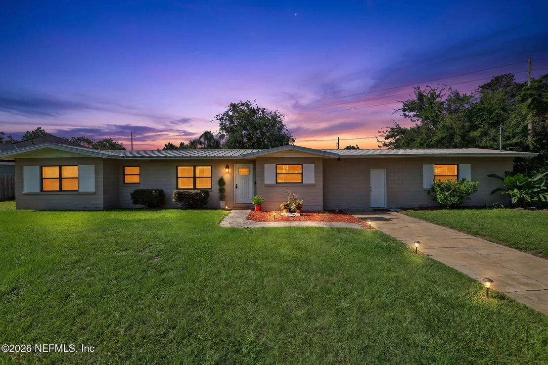 Photo of 1103 PALM Circle