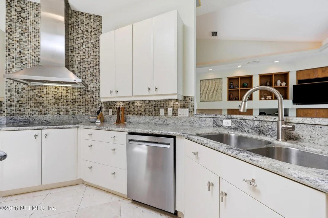 Photo of 240 LAUREL Lane