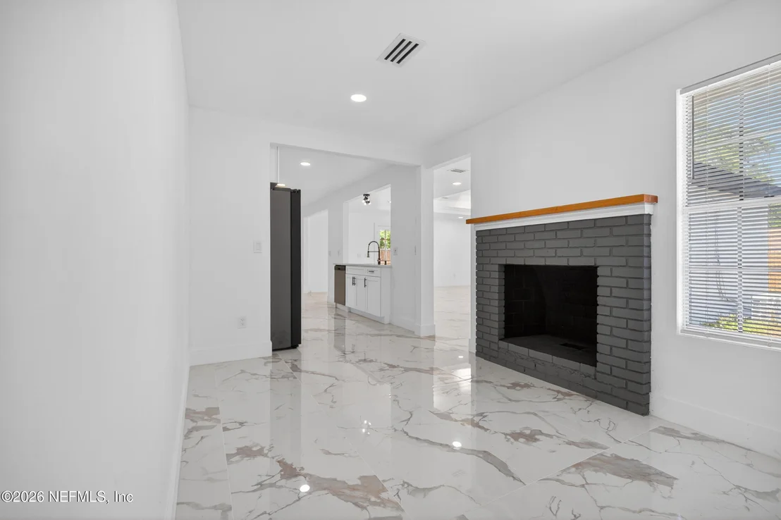 Photo of 1407 GRANDVIEW Drive