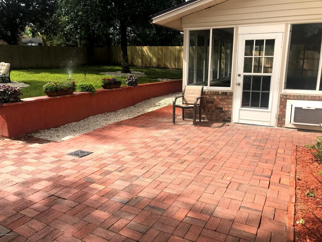 Photo of 901 MIDDLERIDGE Court