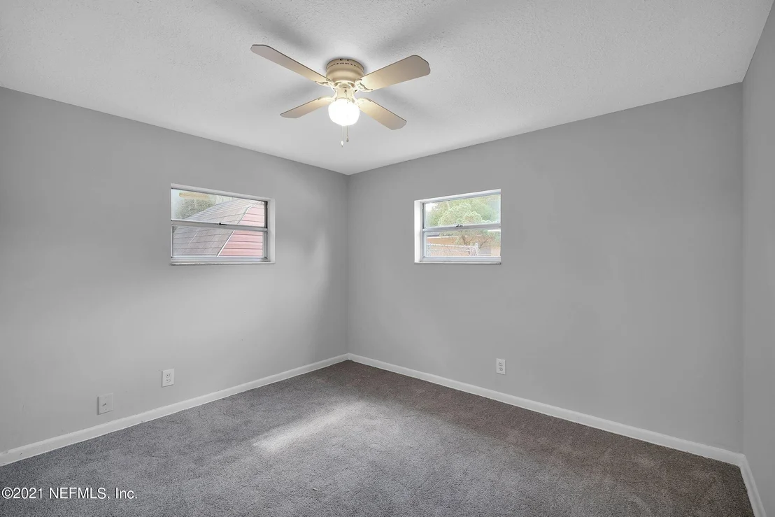 Photo of 390 WOODSIDE Drive