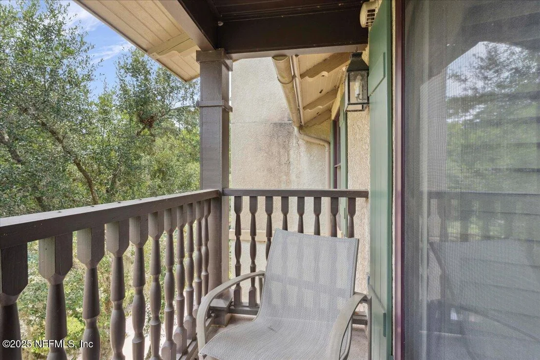 Photo of Unit 302 at 955 REGISTRY Boulevard