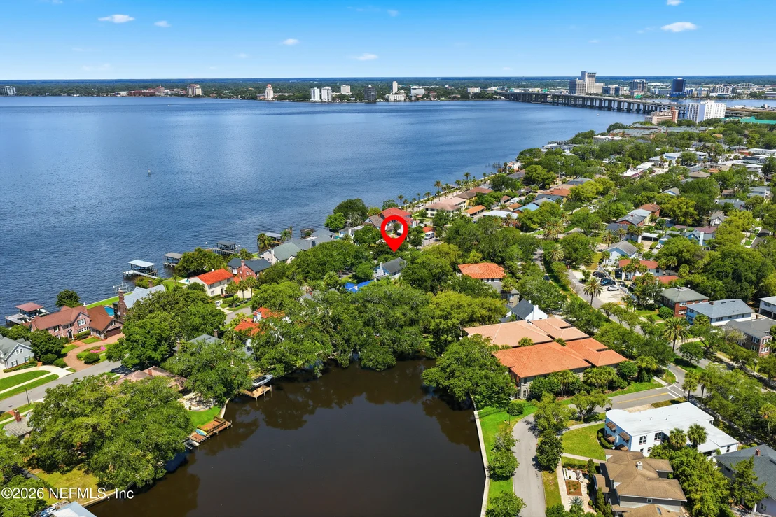Photo of 1841 RIVER Road