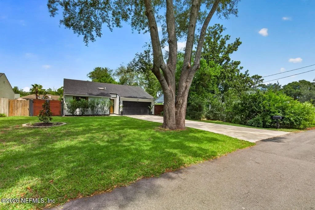 Photo of 12844 BEAUBIEN Road