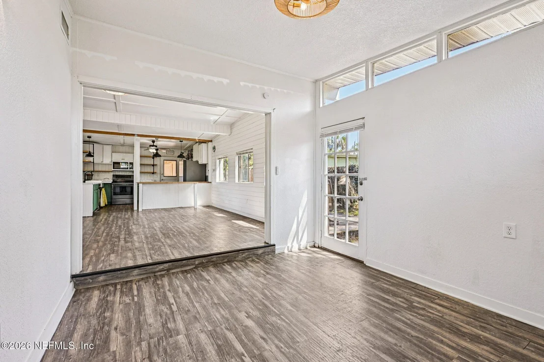 Photo of 1044 HALIFAX Road