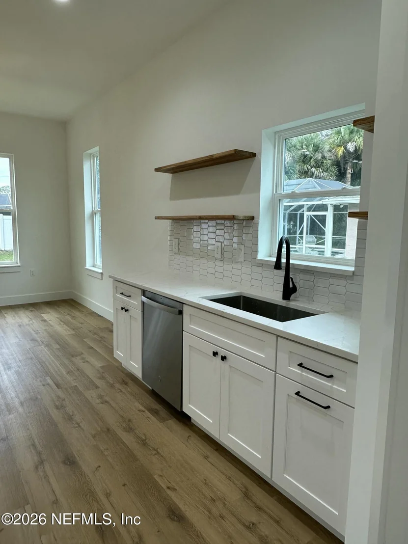 Photo of 57 BARRING Place N
