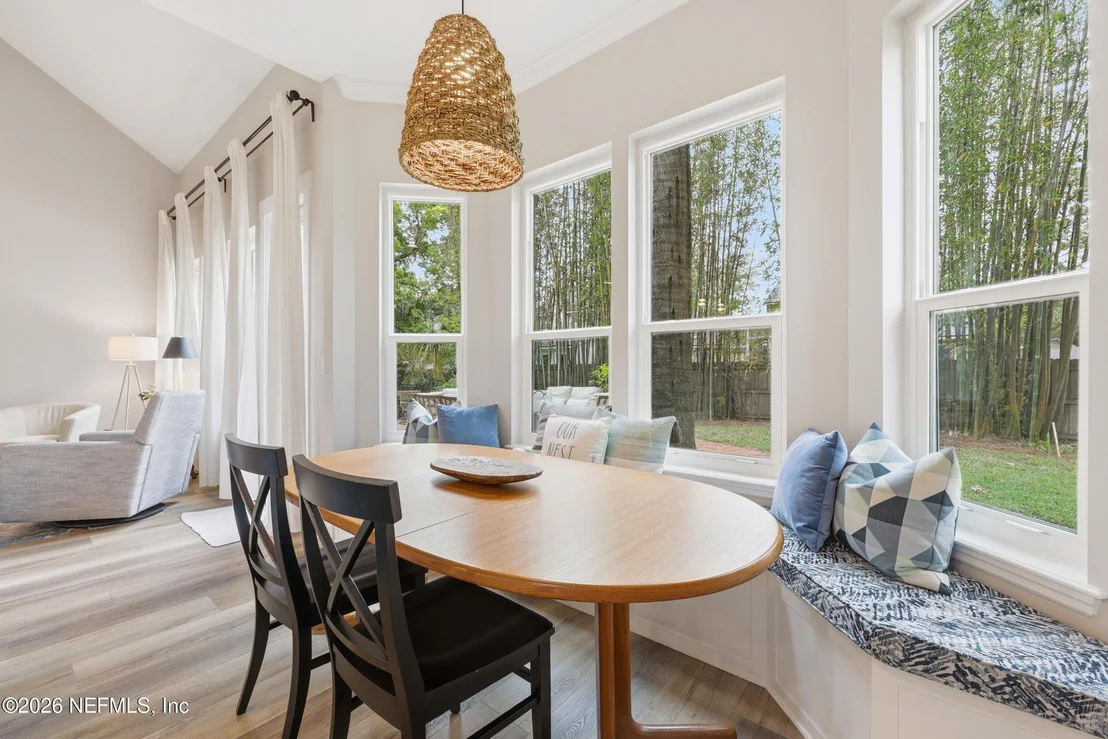 Photo of 521 SUNSET Drive