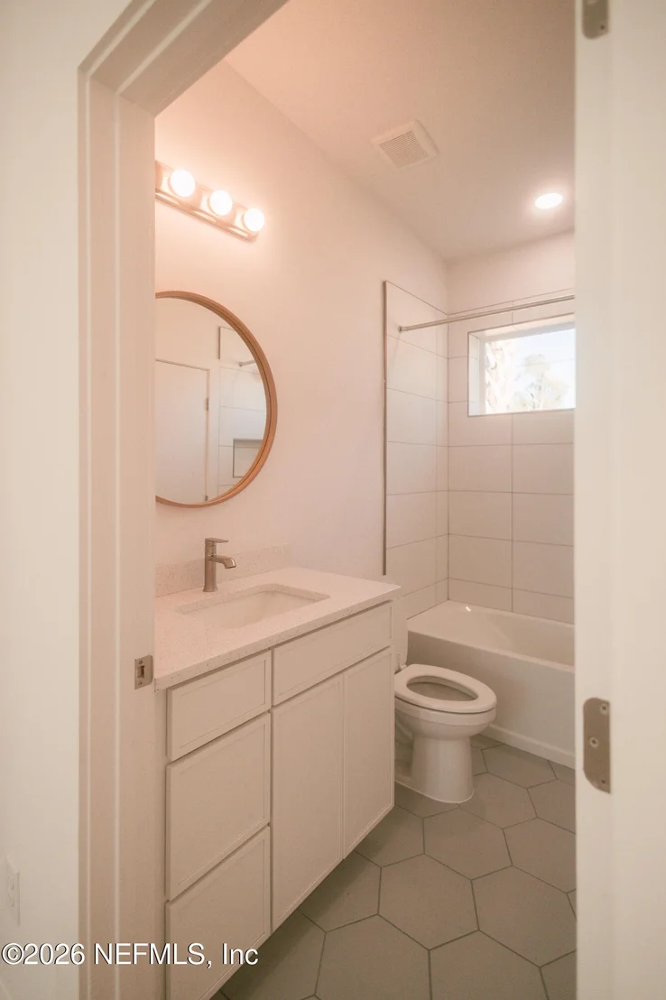 Photo of 572 WOODLAWN Road