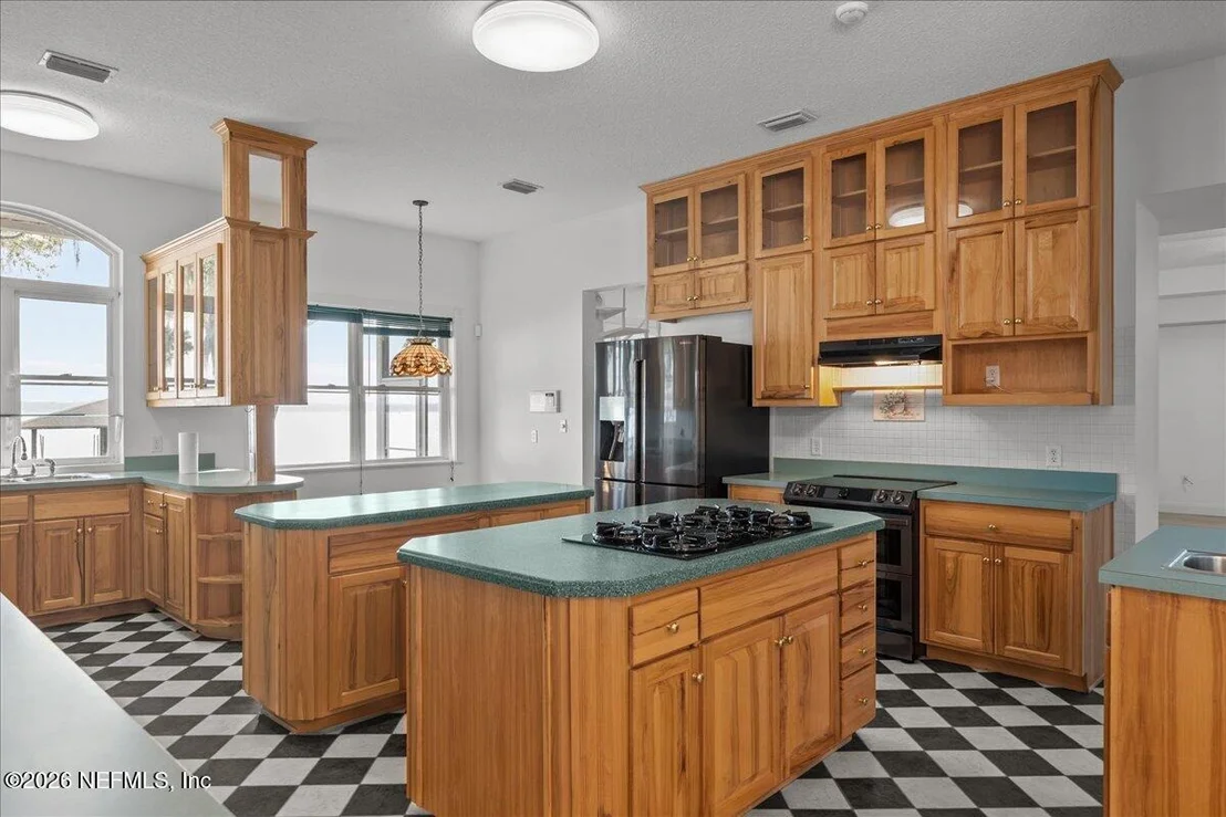Photo of 533 W RIVER Road