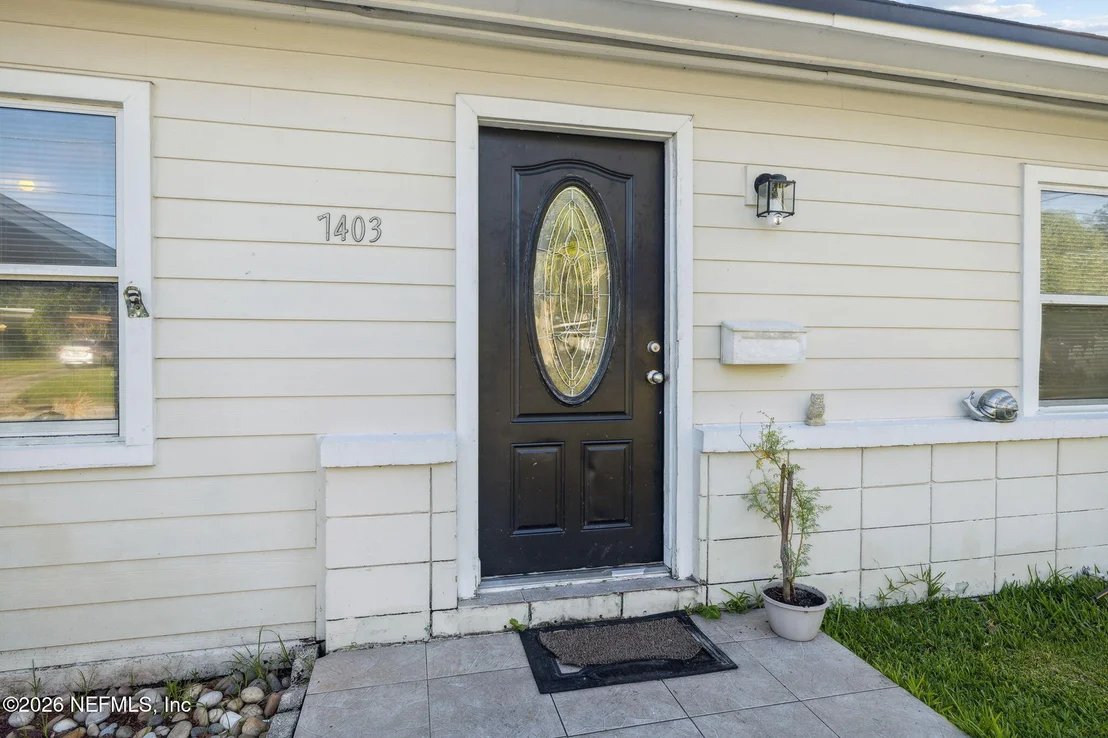 Photo of 7403 ROSLYN Road