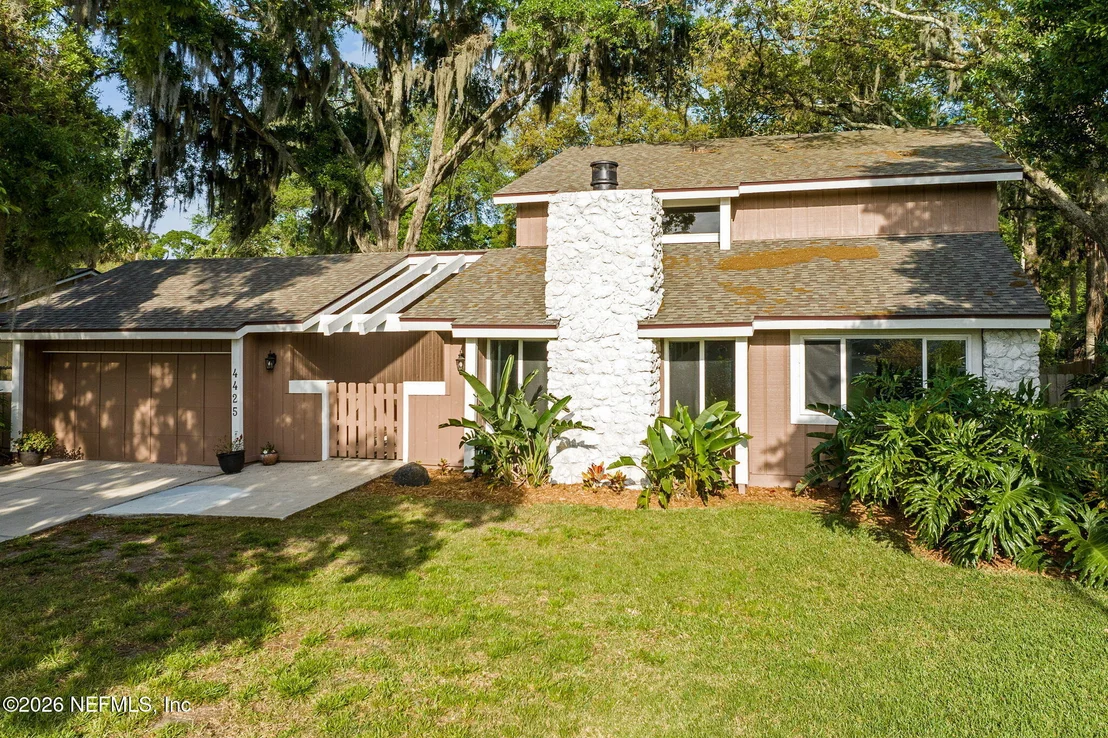 Photo of 4425 BEACON Drive W