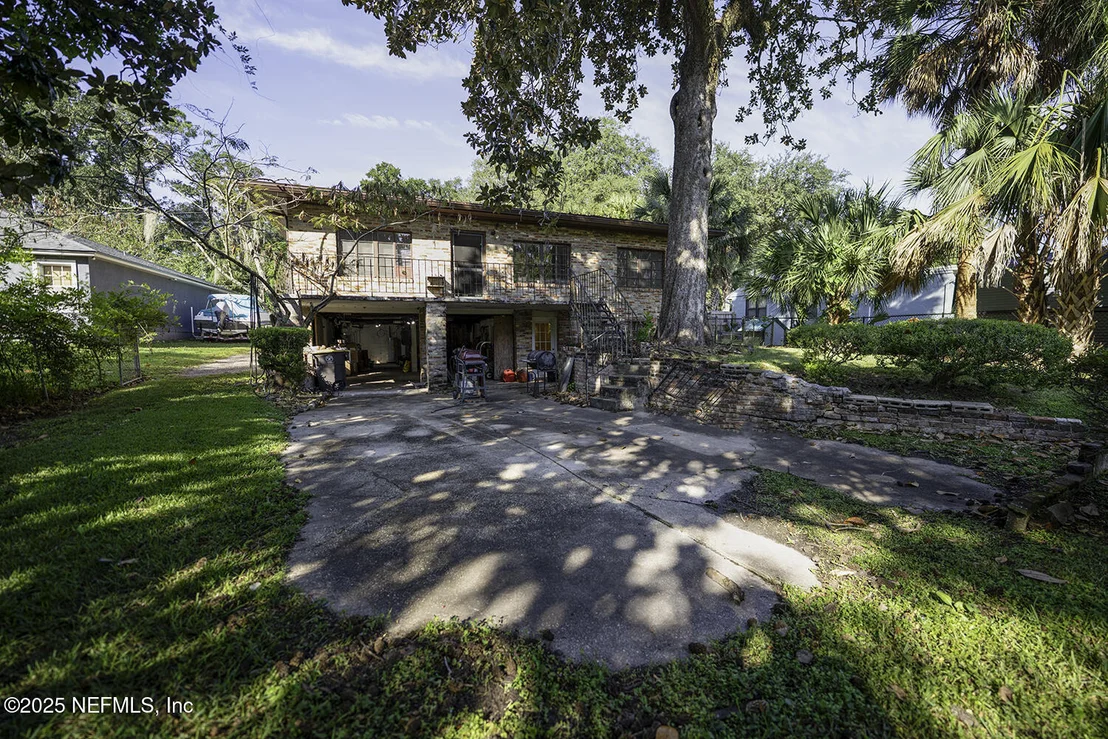 Photo of 5527 HYDE PARK Circle