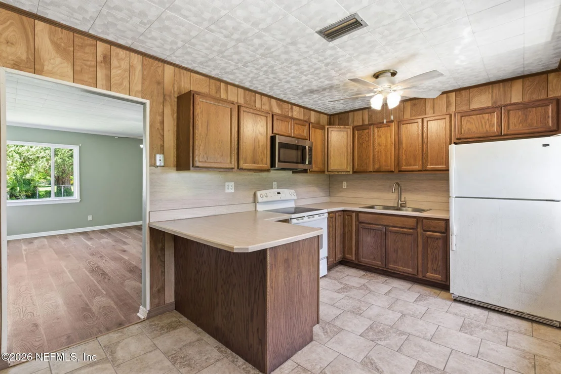 Photo of 5 BEACON Street