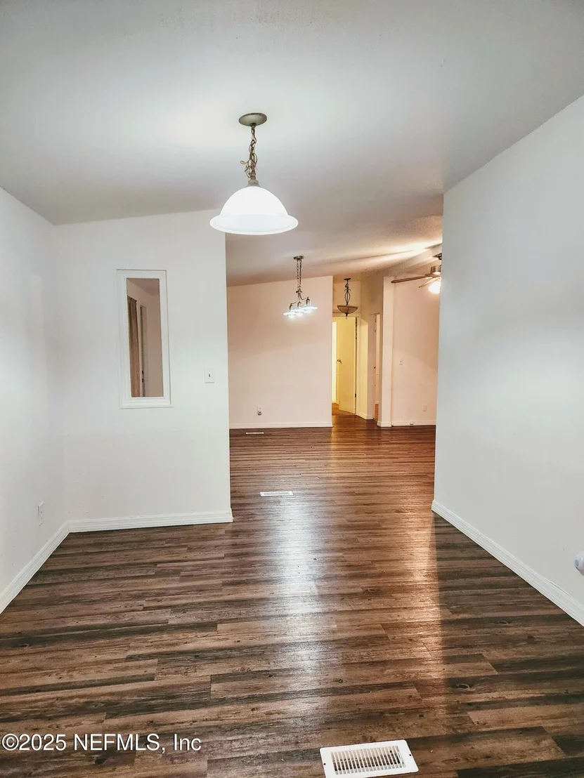 Photo of 651 N STATE ROAD 21