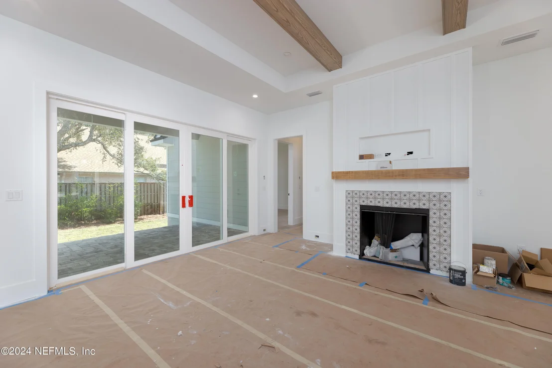 Photo of 372 RIDGEWAY Road