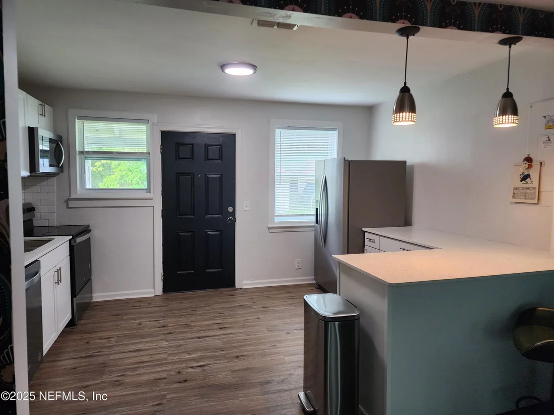 Photo of 946 HURON Street