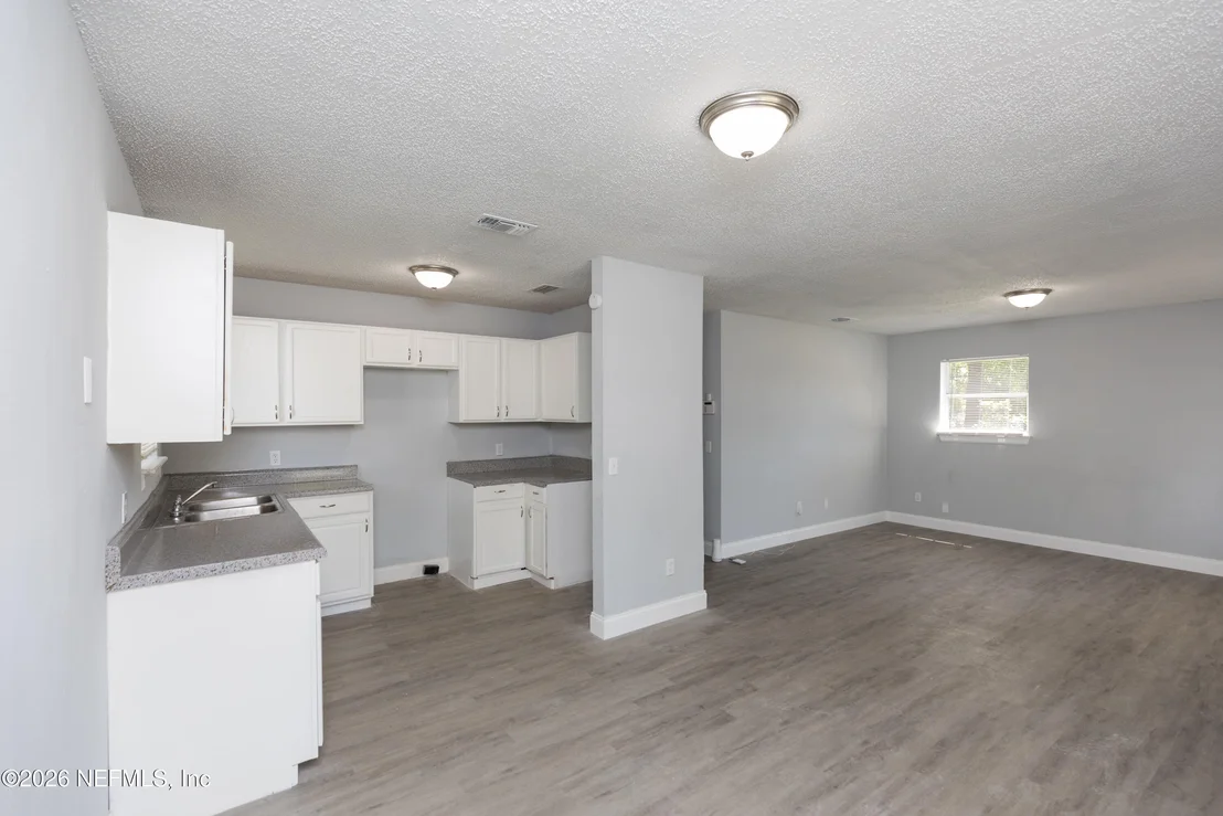 Photo of 1003 DANIEL Street