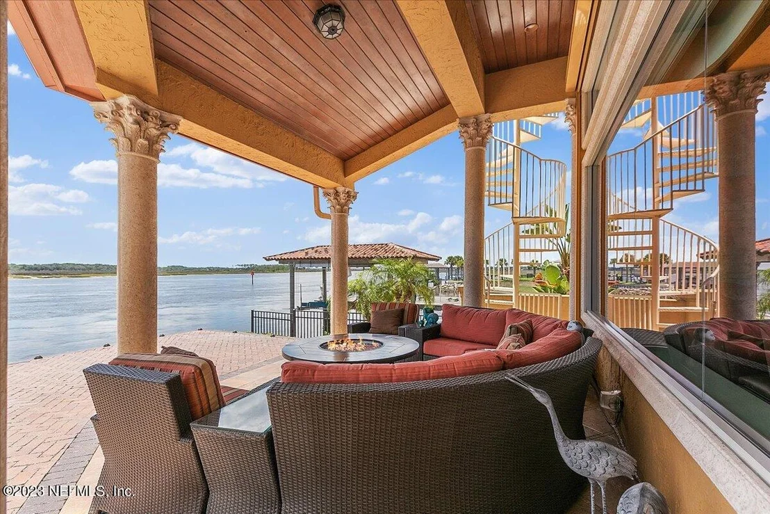 Photo of 1261 DELFINO Drive