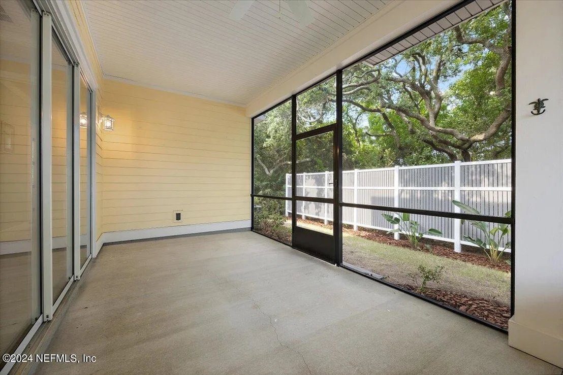 Photo of 92 OCEANVIEW Drive