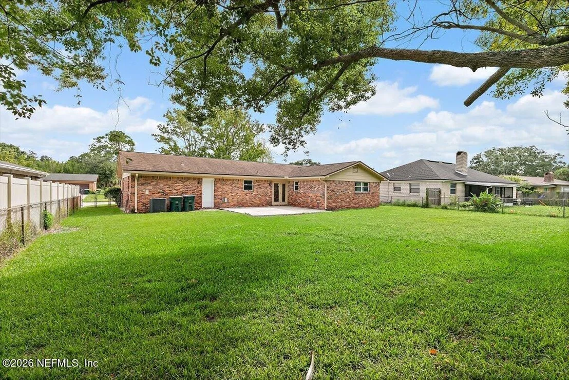 Photo of 9042 WARWICKSHIRE Road