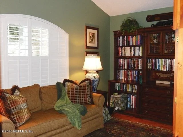 Photo of 533 OAKMONT Drive