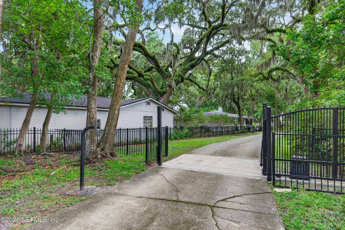 Photo of 13062 MANDARIN Road