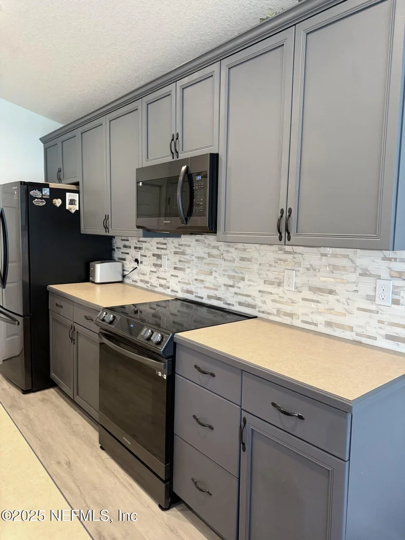 Photo of 200 NOTTINGHAM Drive W