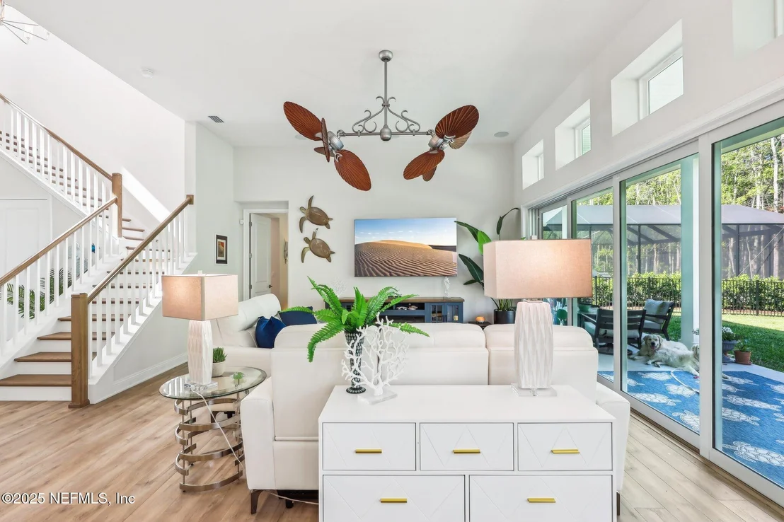 Photo of 716 PALM CREST Drive