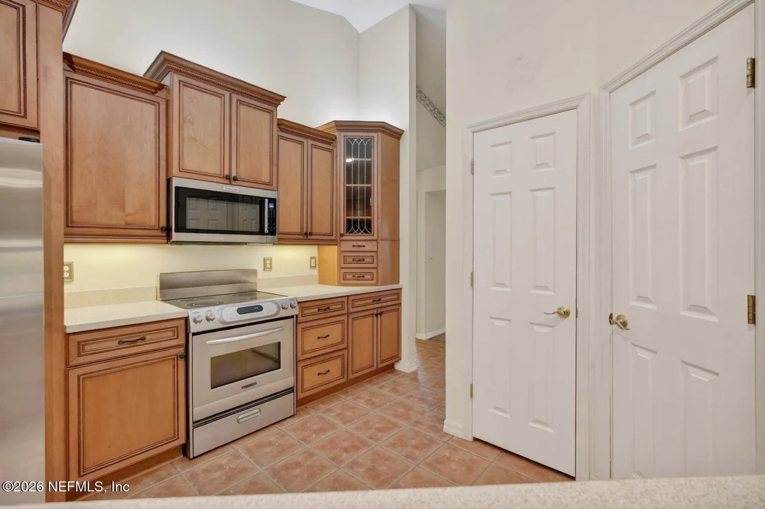 Photo of 3400 KINGS Road S