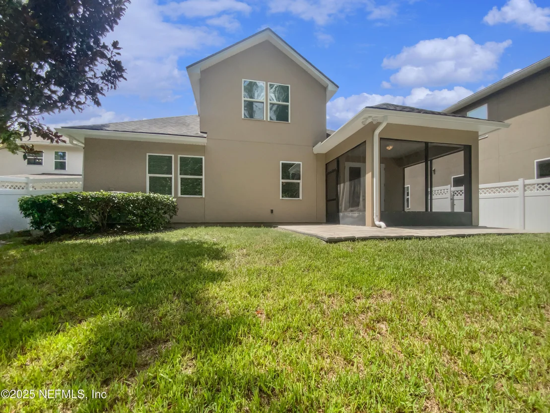 Photo of 1090 LAURISTON Drive