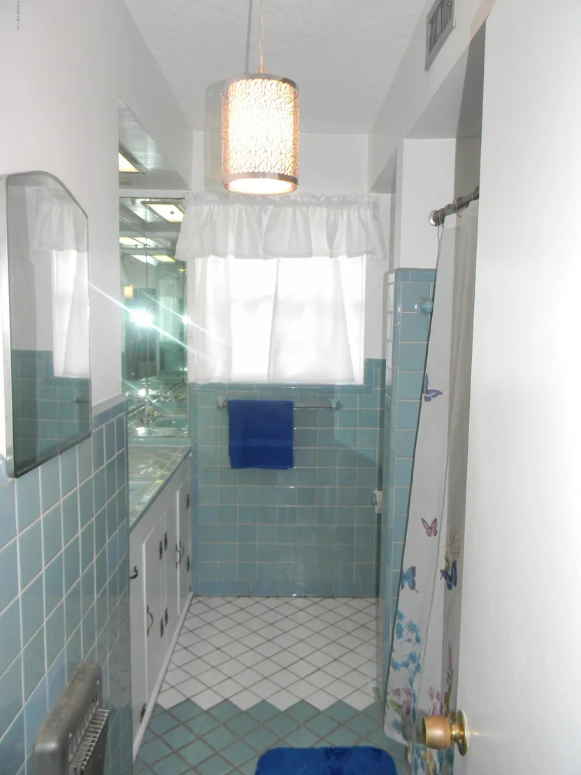 Photo of 1433 HARBOR OAKS Road