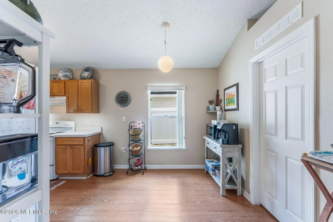 Photo of 2274 PEERLESS Lane W