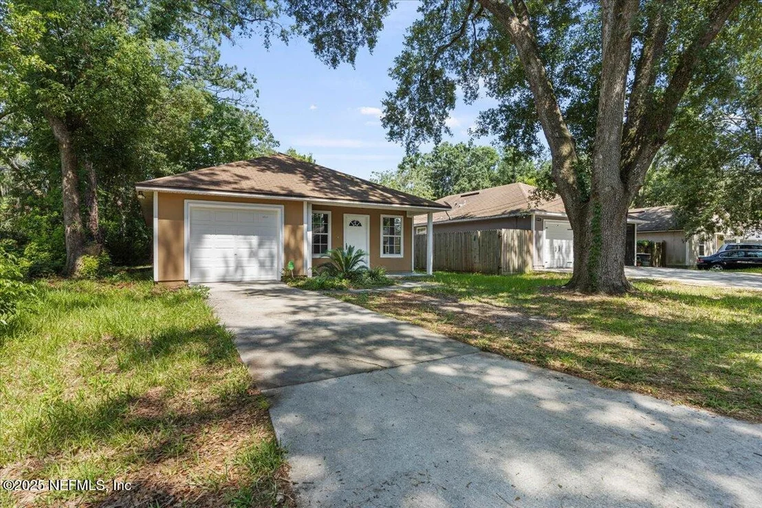 Photo of 4527 CLAIRMONT Road