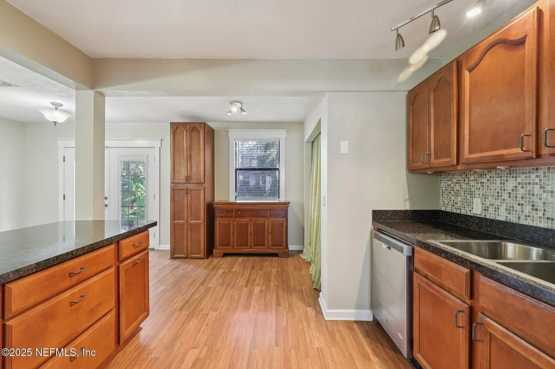 Photo of 2707 MERWYN Road