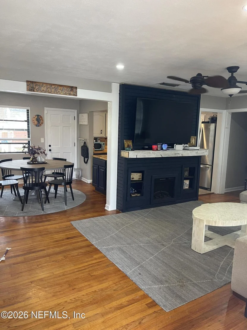 Photo of 2112 DEAN Road