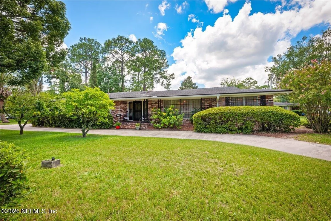 Photo of 3902 MONCRIEF Road W