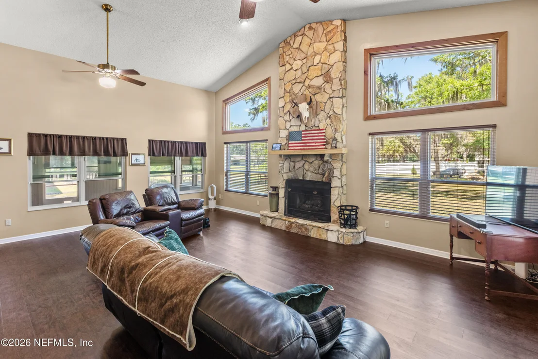 Photo of 5930 ISLAND Road