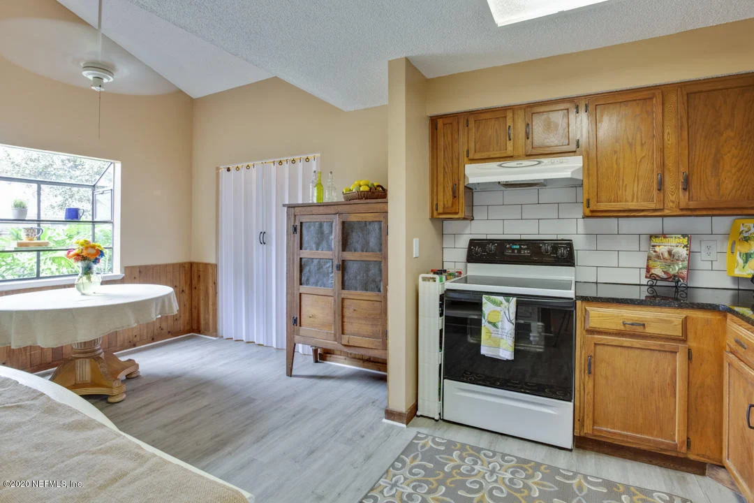 Photo of 2428 OAKVIEW Drive