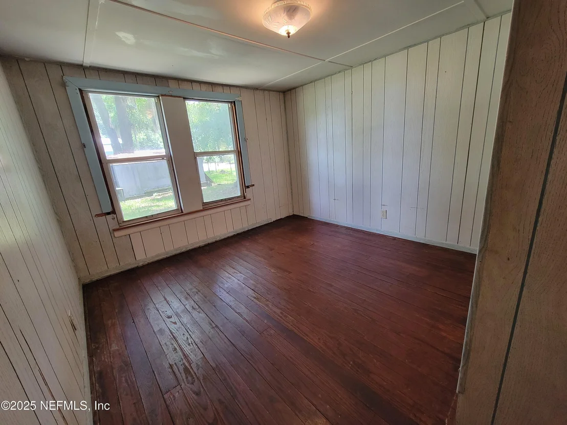 Photo of 762 N WALNUT Street