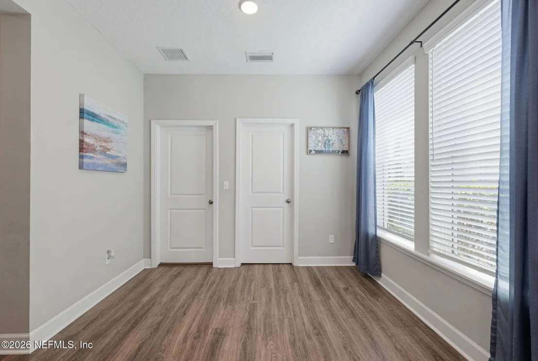 Photo of 182 FOXCROSS Avenue